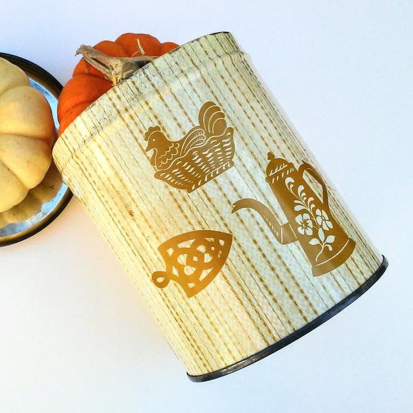 Vintage Farmhouse Yellow Tin, with a Nesting Hen, Kitchen Container, Decoware - Picture 1 of 8